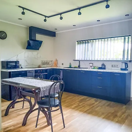 Pihtla Tee Kuelaliskorter 4 Apartman *